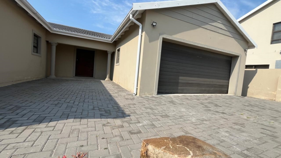 To Let 4 Bedroom Property for Rent in Fountains Estate Eastern Cape